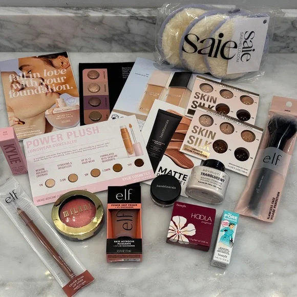 Makeup Beauty Bundle mix of deluxe and mini samples 17 pieces NWT - Picture 1 of 12